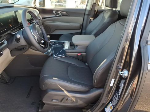 New 2026 Kia Carnival FWD image 12