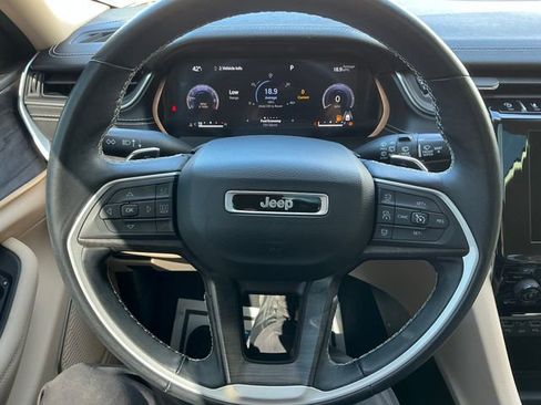 Used 2022 Jeep Grand Cherokee L Limited w/ Black Appearance Package image 4