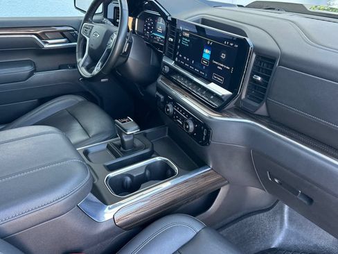 Used 2024 Chevrolet Silverado 1500 LT Trail Boss w/ LT Trail Boss Premium Package AWD/4WD image 16