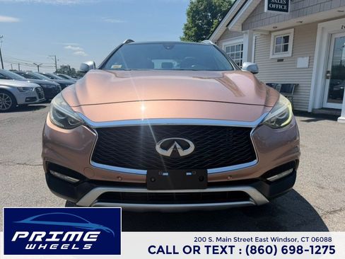 Used 2017 INFINITI QX30 Premium w/ Navigation Package AWD/4WD image 2