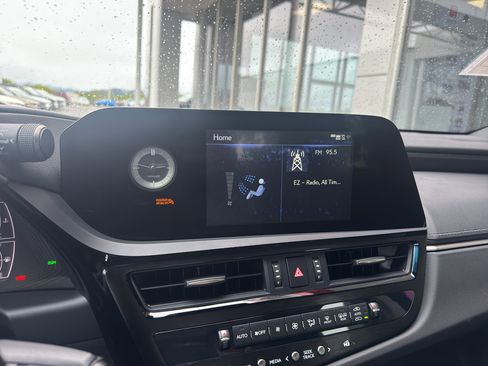 Used 2022 Lexus ES 300h w/ Premium Package image 22