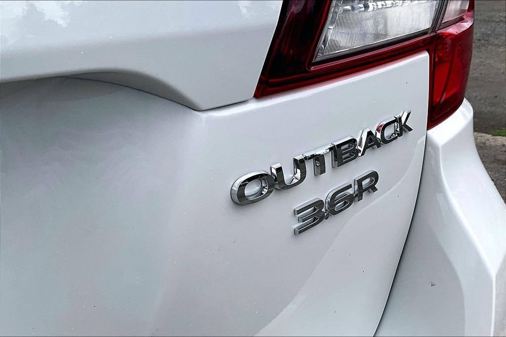 Used 2016 Subaru Outback 3.6R Limited AWD/4WD image 11