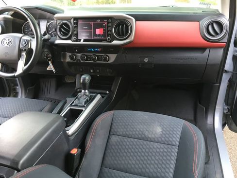 Used 2021 Toyota Tacoma SR5 AWD/4WD image 34