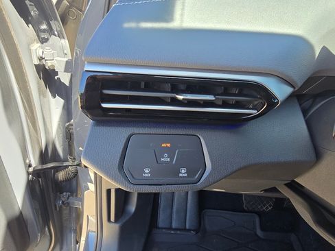 Used 2024 Volkswagen ID.4 2WD image 19