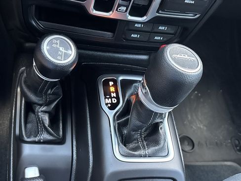 Used 2024 Jeep Gladiator Sport AWD/4WD image 36