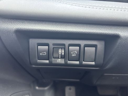 Used 2025 Subaru Outback Limited AWD/4WD image 19