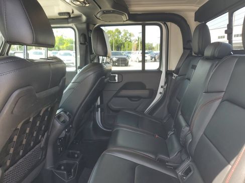 Used 2022 Jeep Gladiator Rubicon w/ LED Lighting Group AWD/4WD image 15