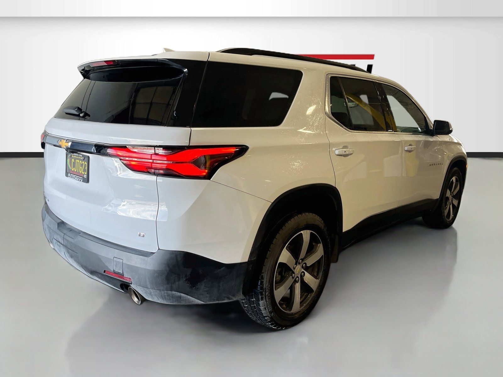 Used 2023 Chevrolet Traverse LT w/ LT Premium Package AWD/4WD image 7