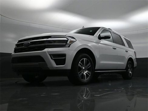 Used 2022 Ford Expedition Limited image 27