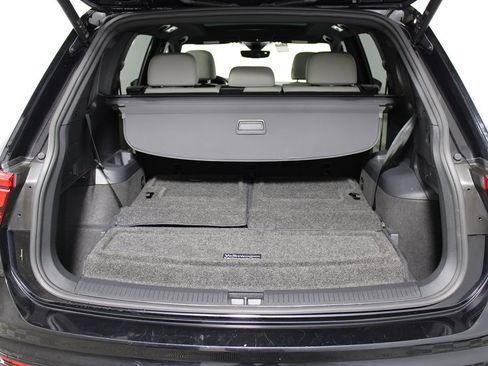 Used 2022 Volkswagen Tiguan SE R-Line image 32
