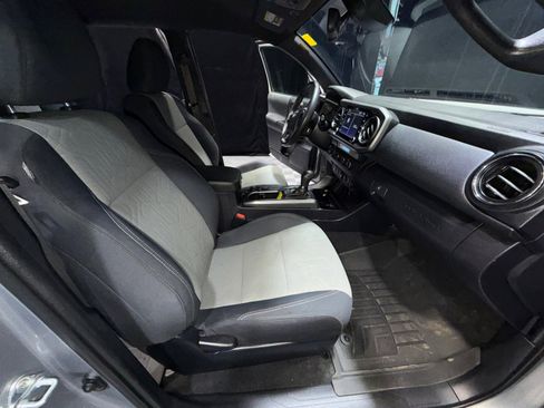 Used 2021 Toyota Tacoma TRD Off-Road w/ Technology Package image 19