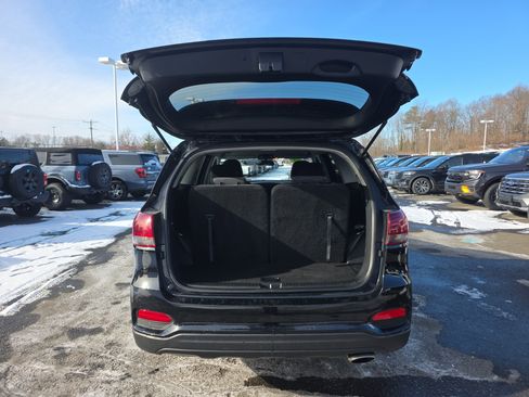 Used 2019 Kia Sorento LX image 17