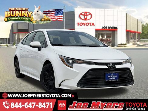 Used 2025 Toyota Corolla LE image 1