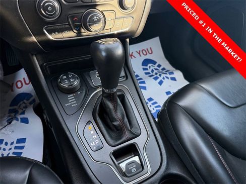 Used 2019 Jeep Cherokee Trailhawk image 21