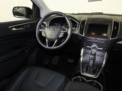 Used 2018 Ford Edge Titanium image 9