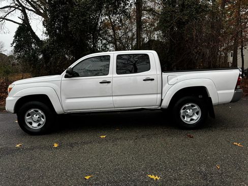 Used 2014 Toyota Tacoma PreRunner image 4