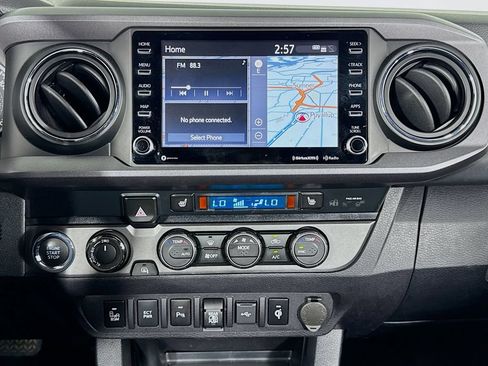Used 2020 Toyota Tacoma TRD Off-Road w/ Technology Package AWD/4WD image 13