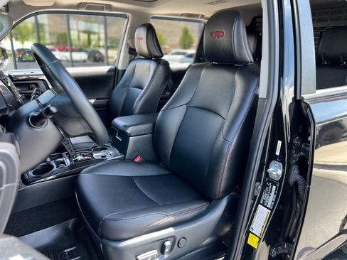 Used 2022 Toyota 4Runner TRD Off-Road Premium w/ Moonroof Package AWD/4WD image 25