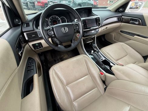 Used 2016 Honda Accord Touring image 12