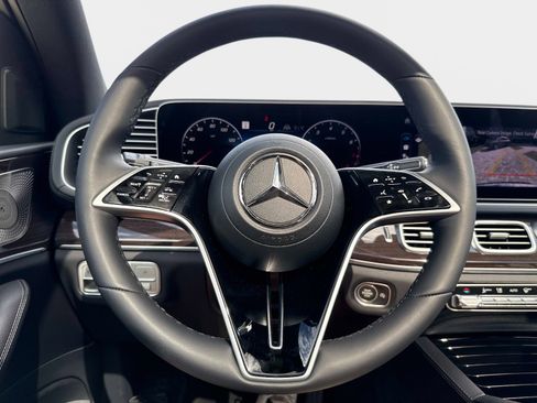 Used 2025 Mercedes-Benz GLS 450 4MATIC image 29