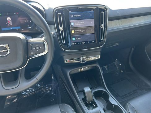 Used 2025 Volvo XC40 B5 Core w/ Protection Package Premier image 17