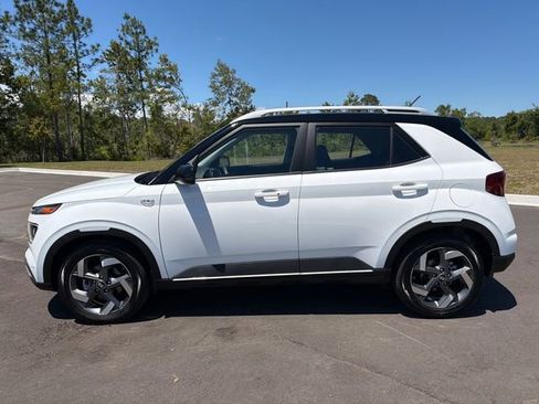Used 2025 Hyundai Venue Limited FWD image 2