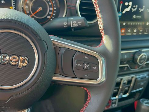 Used 2023 Jeep Gladiator Rubicon AWD/4WD image 21