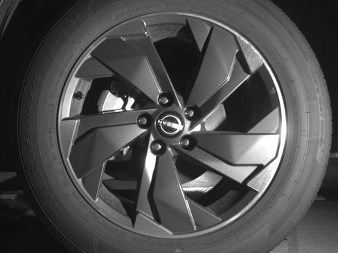 Used 2025 Nissan Rogue SV image 6