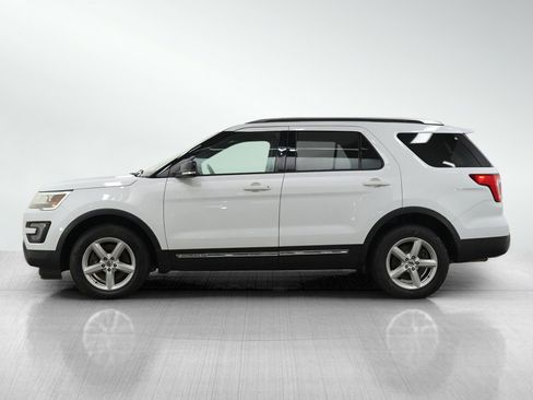 Used 2016 Ford Explorer XLT w/ Equipment Group 201A AWD/4WD image 2