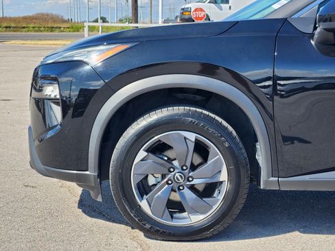 Used 2024 Nissan Rogue SV FWD image 9