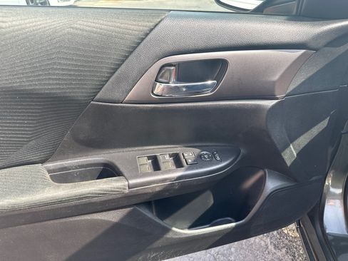 Used 2014 Honda Accord LX image 17