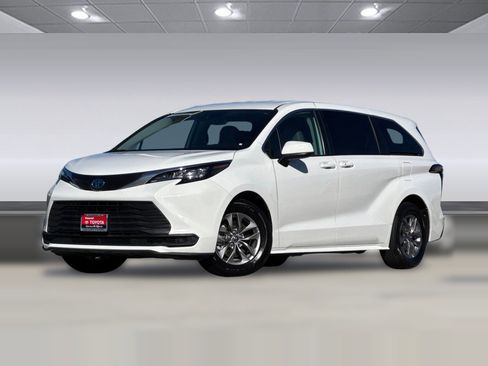Used 2024 Toyota Sienna LE image 26
