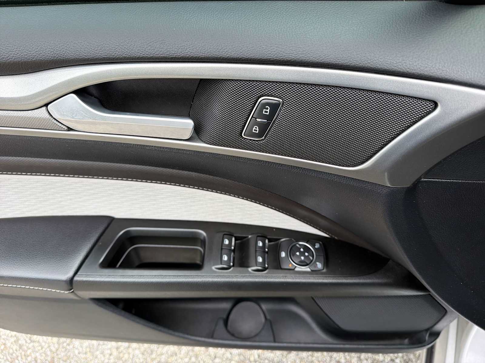 Used 2019 Ford Fusion SE w/ Equipment Group 151A FWD image 22