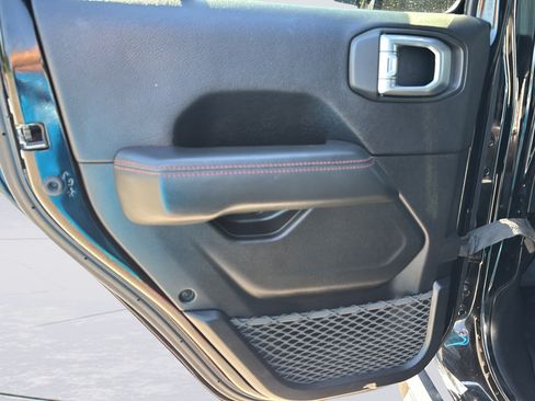 Used 2019 Jeep Wrangler Unlimited Rubicon AWD/4WD image 13