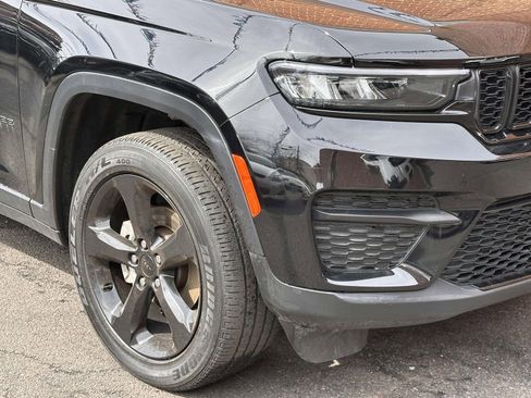 Certified 2023 Jeep Grand Cherokee Altitude image 10