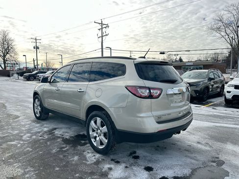 Used 2017 Chevrolet Traverse LT w/ Style and Technology Package image 11
