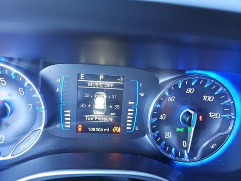 Used 2020 Chrysler Pacifica Touring-L w/ S Appearance Package image 7