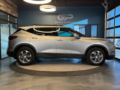 Used 2025 Chevrolet Blazer LT w/ Convenience Package AWD/4WD image 2