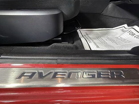 Used 2013 Dodge Avenger SE image 32