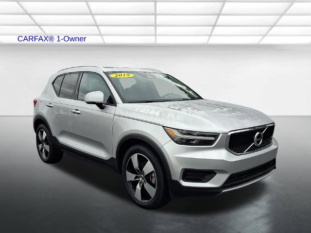 Used 2019 Volvo XC40 T5 Momentum AWD/4WD image 1
