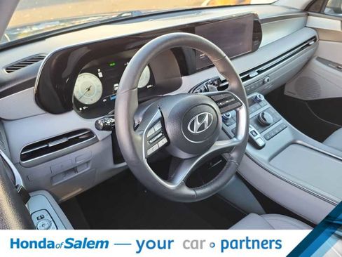 Used 2023 Hyundai Palisade SEL image 2