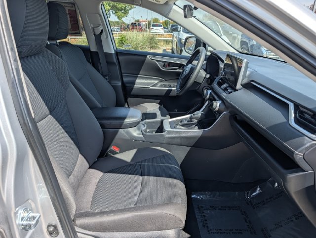 Used 2025 Toyota RAV4 LE AWD/4WD image 30