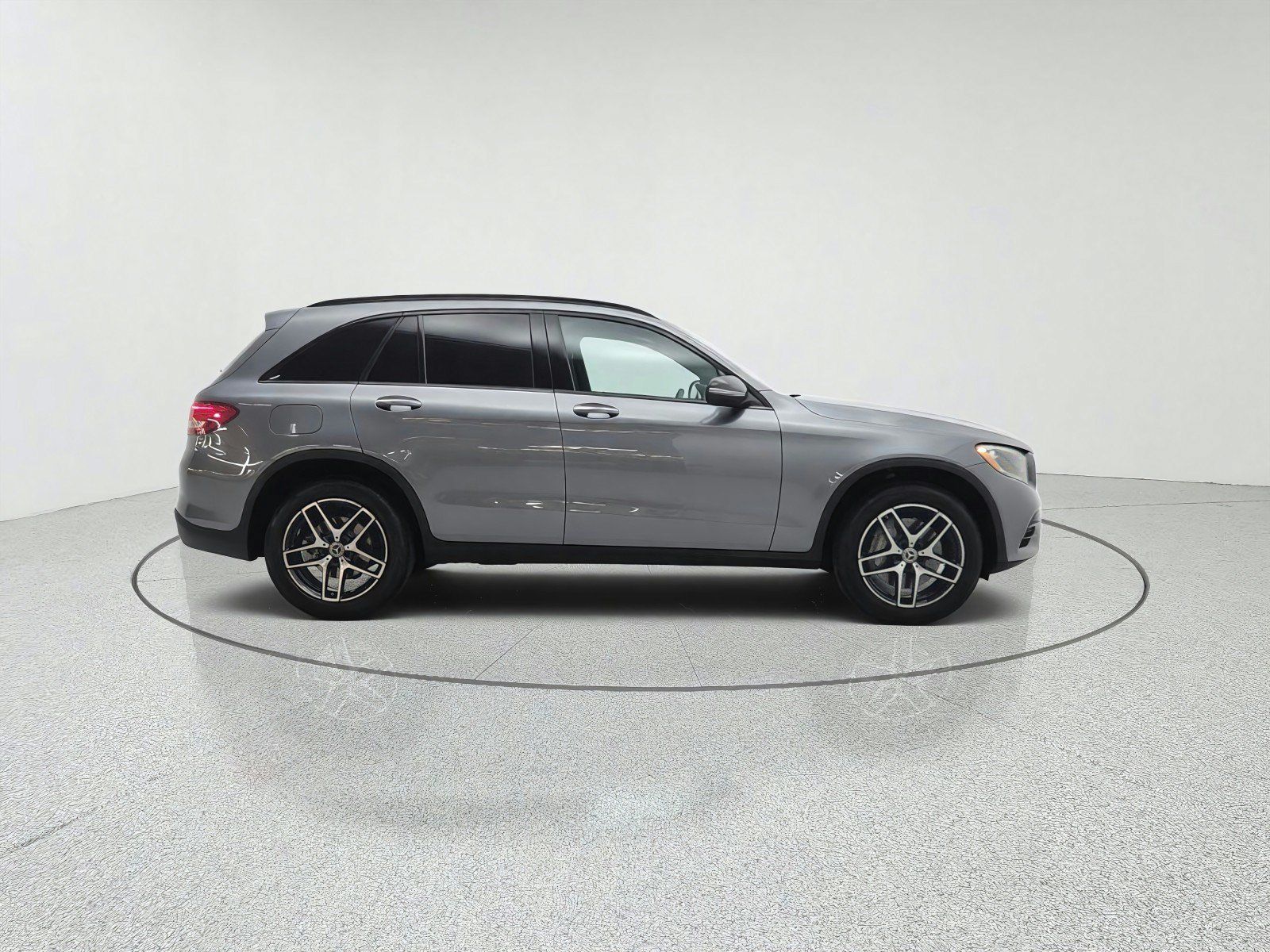 Used 2019 Mercedes-Benz GLC 300 image 4