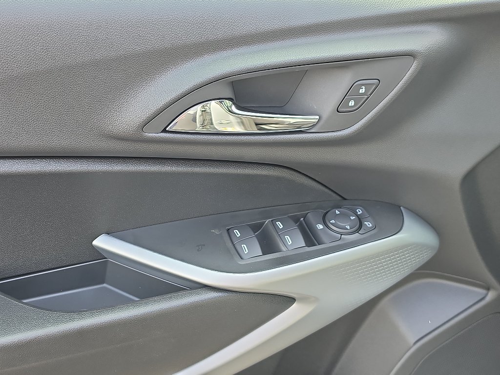 New 2026 Chevrolet Trax LS w/ LS Convenience Package FWD image 12