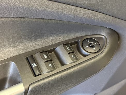 Used 2015 Ford Escape SE FWD image 14