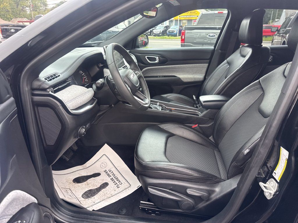 Used 2024 Jeep Compass Latitude AWD/4WD image 22