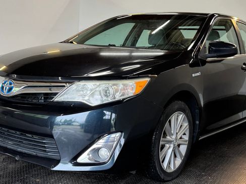 Used 2013 Toyota Camry XLE w/ Leather Pkg FWD image 2
