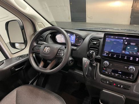 Used 2022 RAM ProMaster 2500 w/ Driver Convenience Group FWD image 17