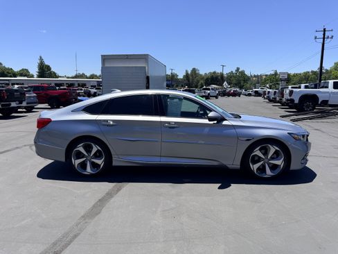 Used 2018 Honda Accord Touring image 5