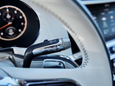 Used 2024 Bentley Flying Spur V8 image 60